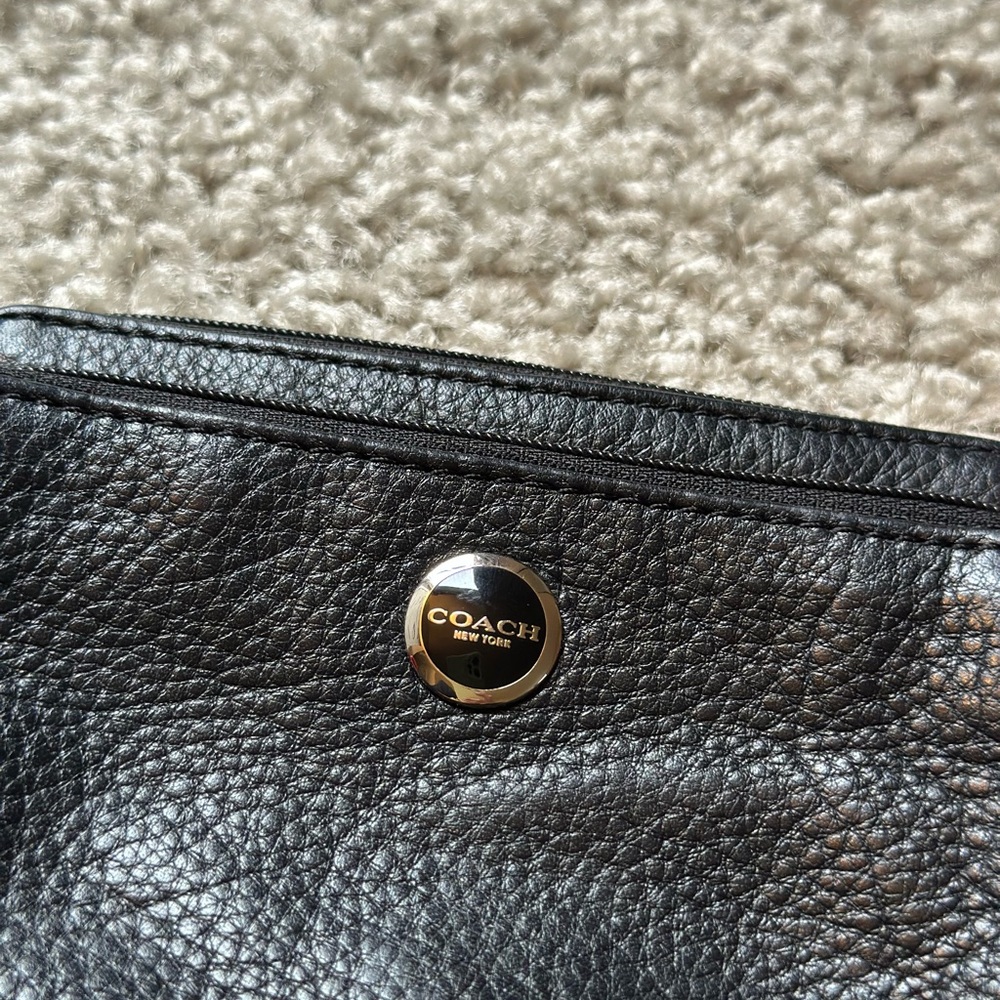 Black leather coach wristlet - Picture 2 of 7